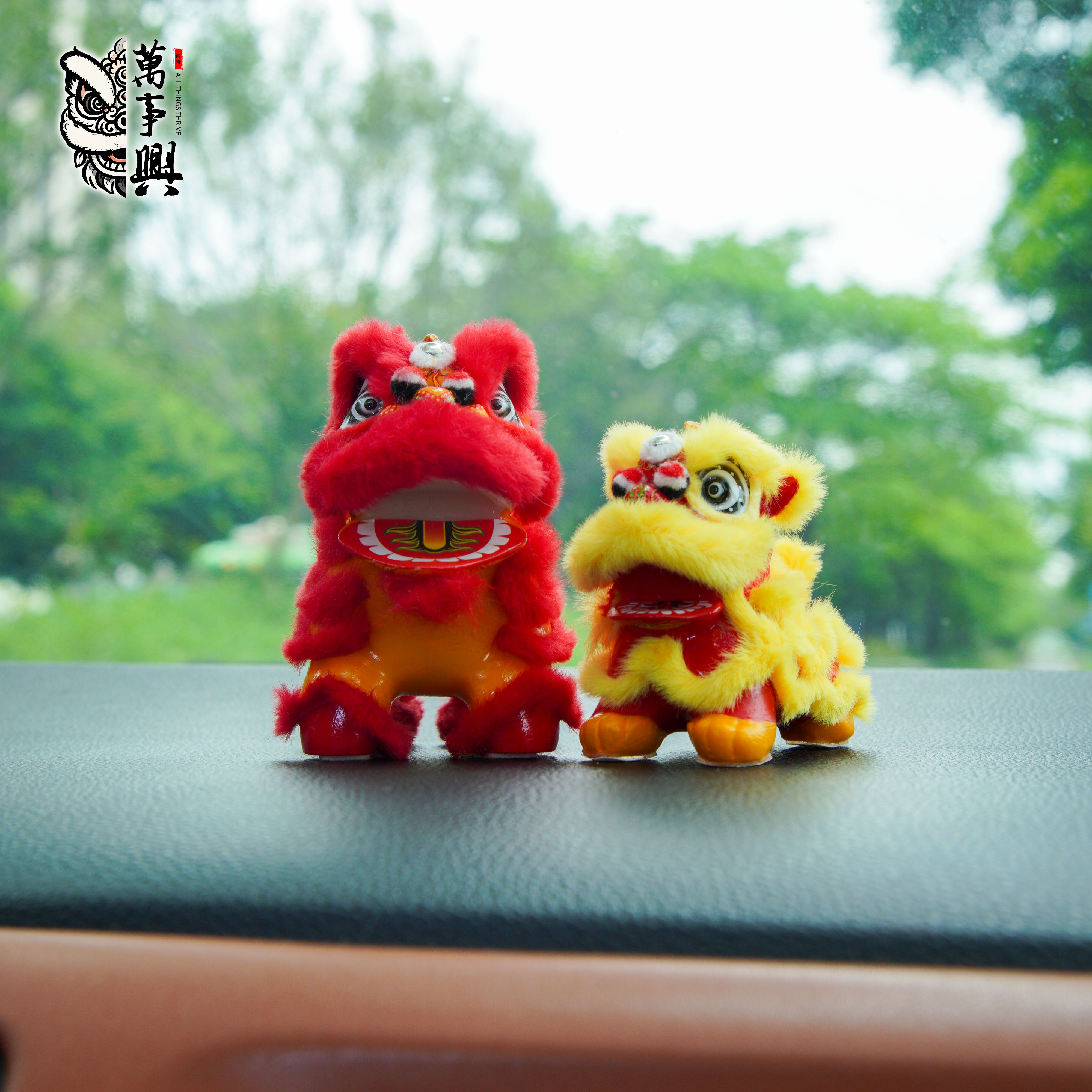 雄狮少年国潮醒狮狮子舞狮汽车车载中控小摆件装饰保平安招财摆件