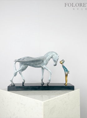现代轻奢简约动物人物金属铸造创意摆件样板间合金飞马抽象动物