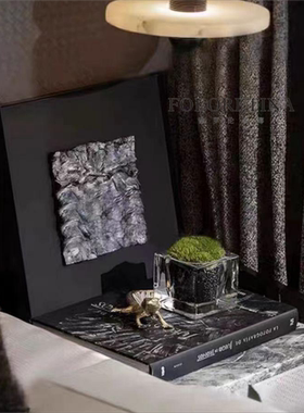 现代轻奢卧室床头柜桌面组合摆件样板间装饰画纯铜蜥蜴苔藓绿植