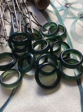 女款深绿色天然岫玉