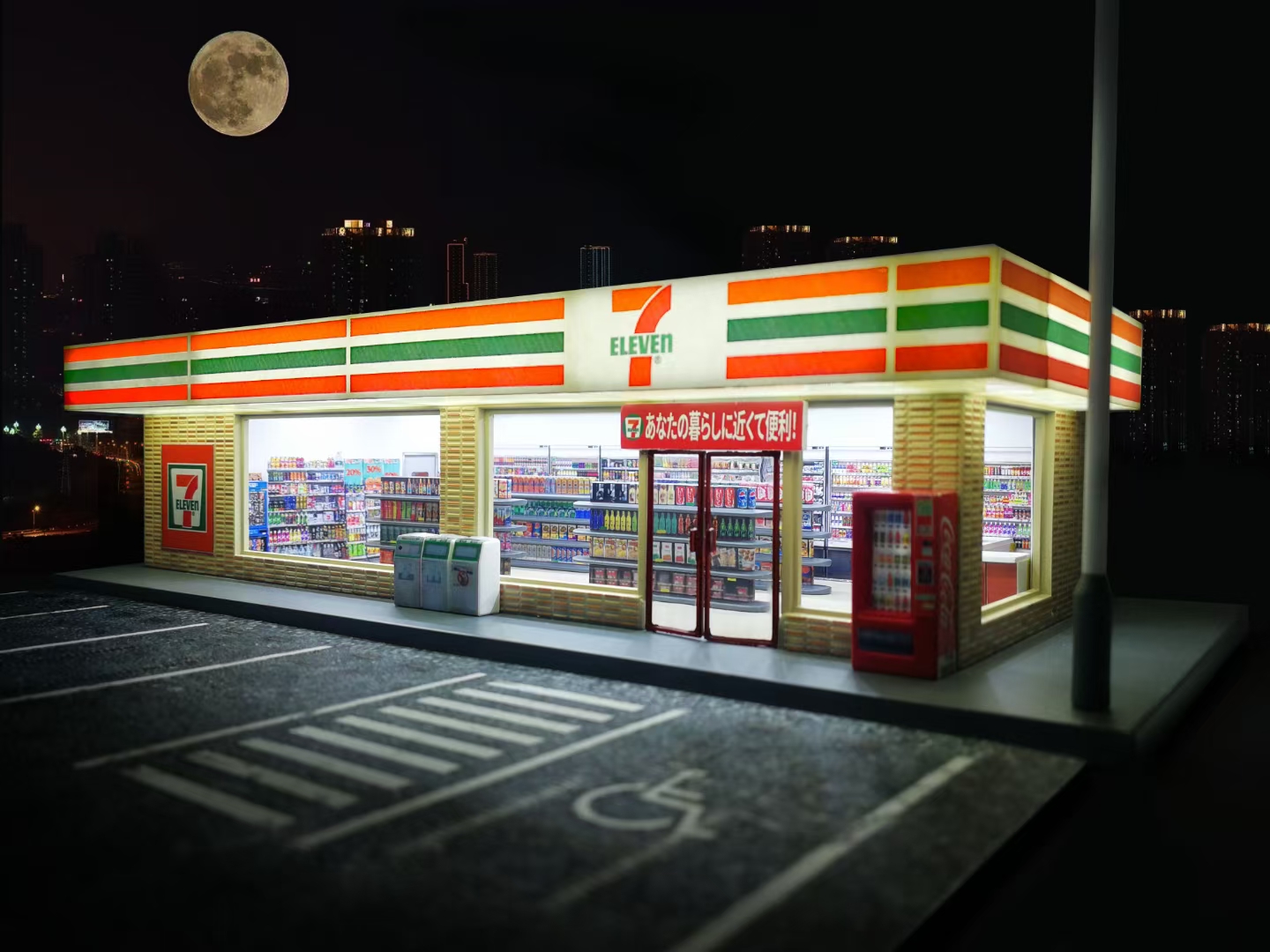 1:64 711便利店场景模型 送停车场可搭风火轮多美卡tomy京商 拼装