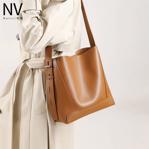 大容量水桶包通勤腋下包