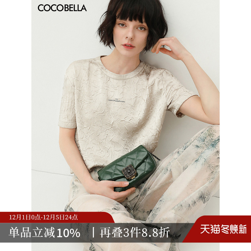 COCOBELLA缎面压褶字母T恤