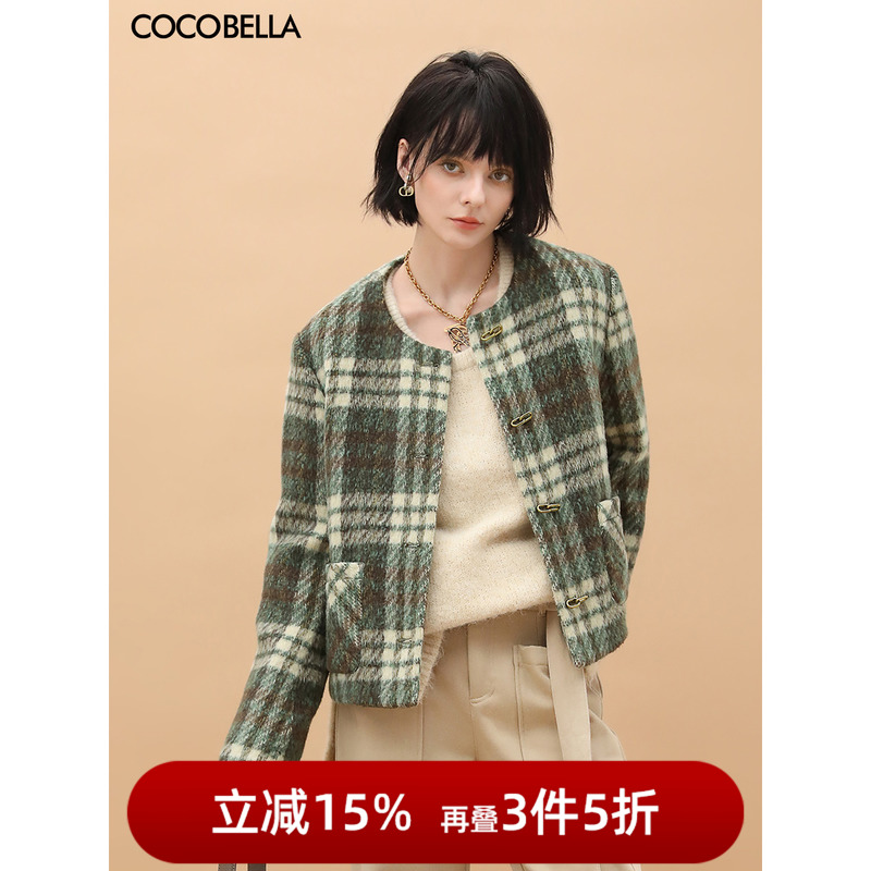 【3件5折】COCOBELLA长绒格纹小香风外套异形扣裸领毛呢外套WL531