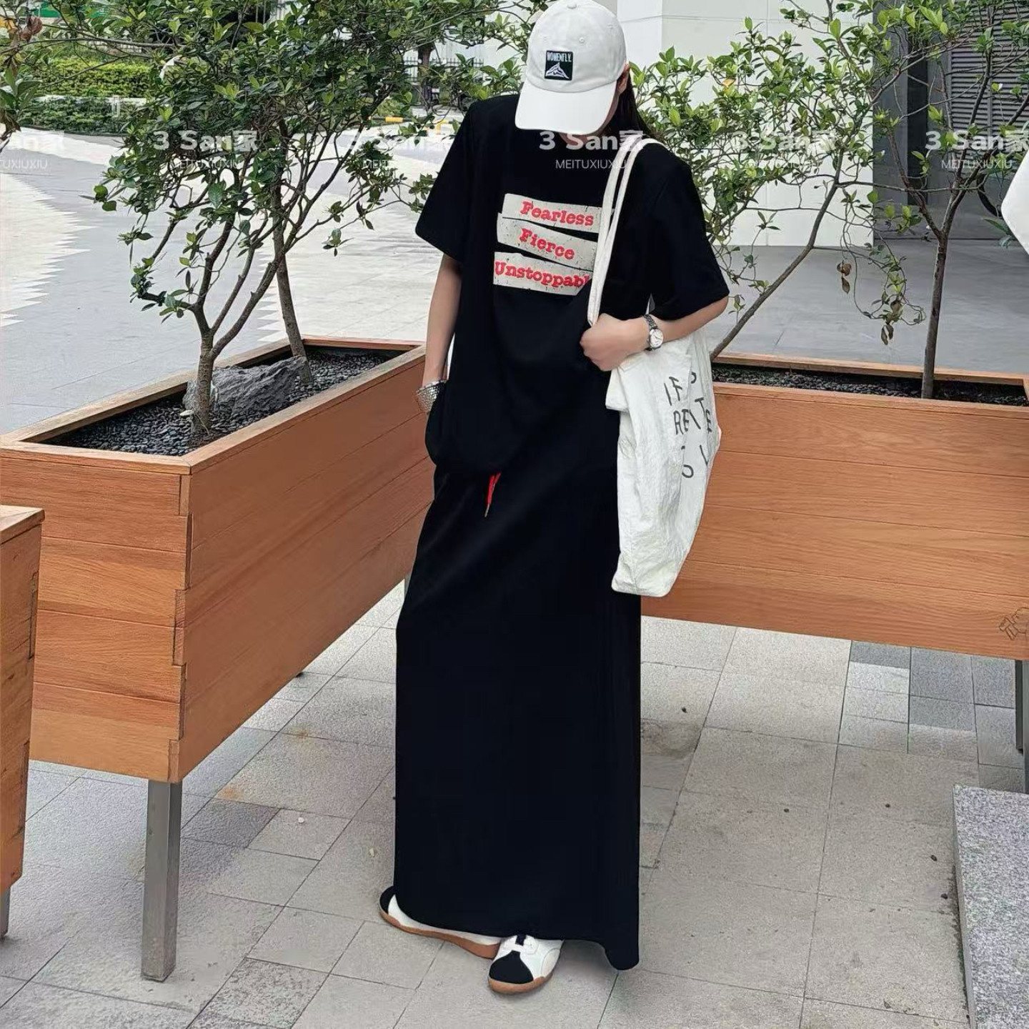 韩系夏新休闲风设计感字母印花垫肩短袖宽松T恤+开衩半身裙两件套