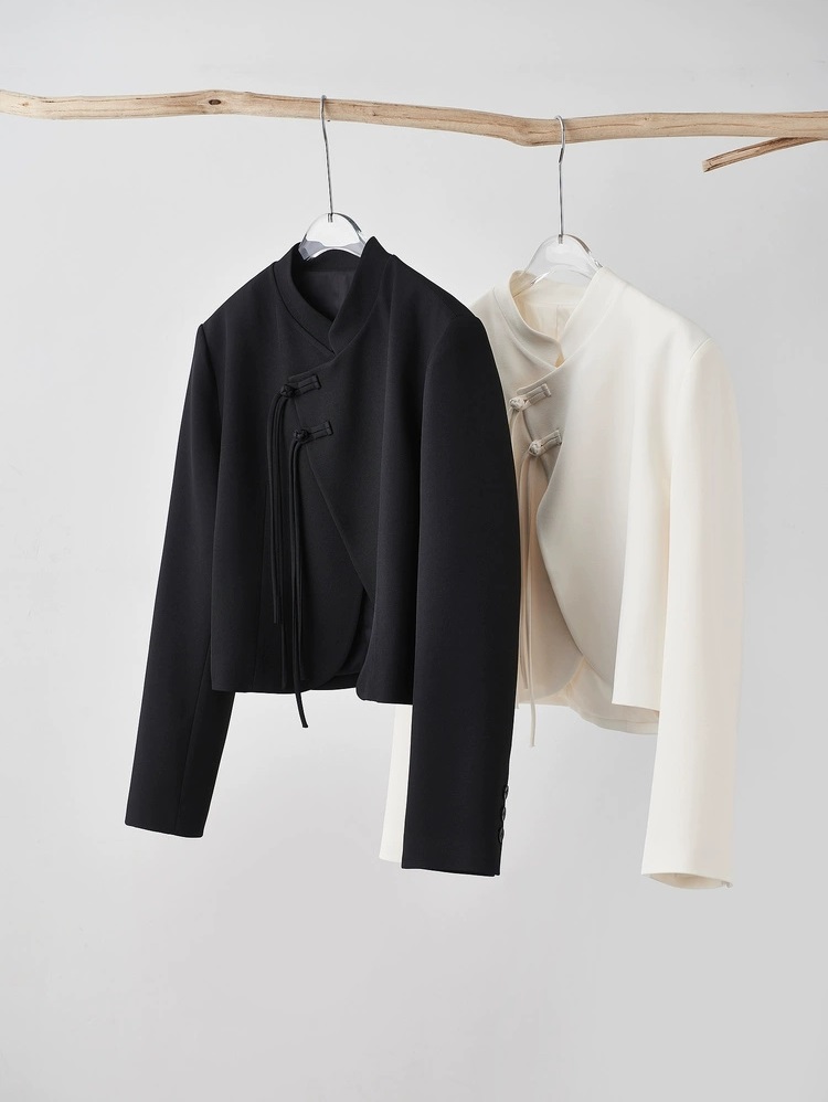 2024秋冬回馈新老客户当下正流行手工盘扣流苏穗新中式立领短外套