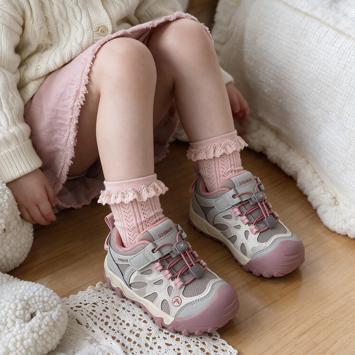 户外女童二棉运动鞋儿童登山鞋2026冬新款皮面保暖轻便训练跑步鞋