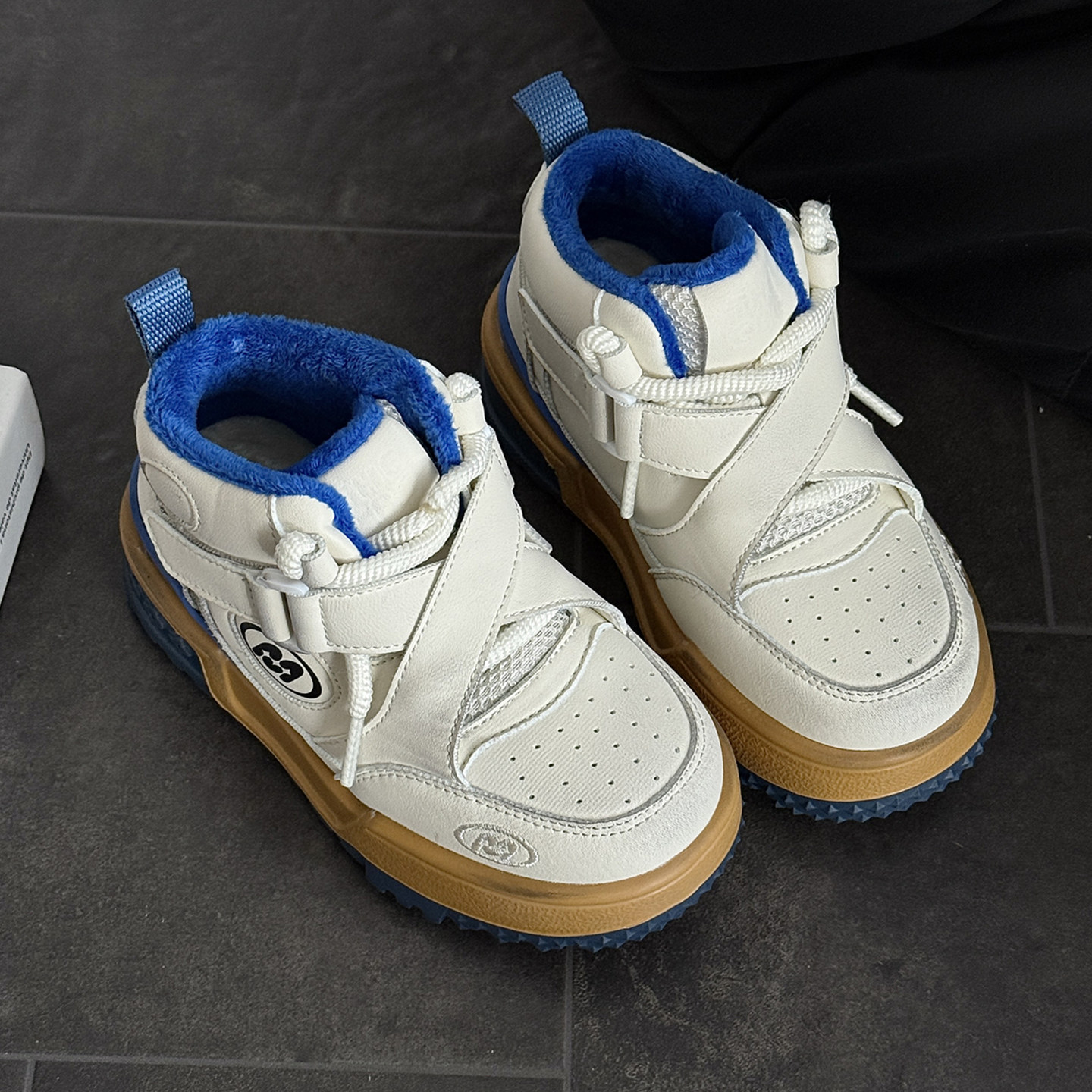 2026春秋新款潮牌百搭高帮儿童板鞋男女童亲子软底加绒运动篮球鞋