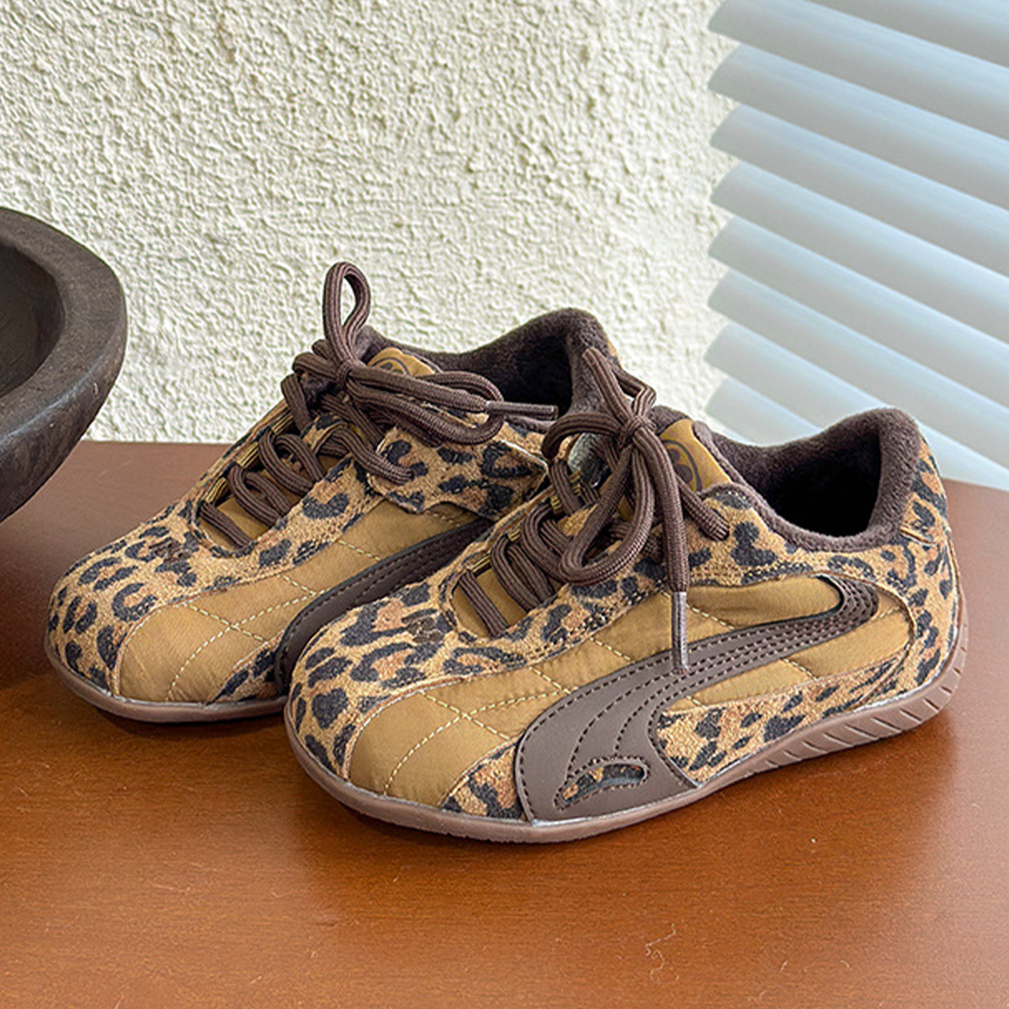 【2834人看过】豹纹加绒运动板鞋