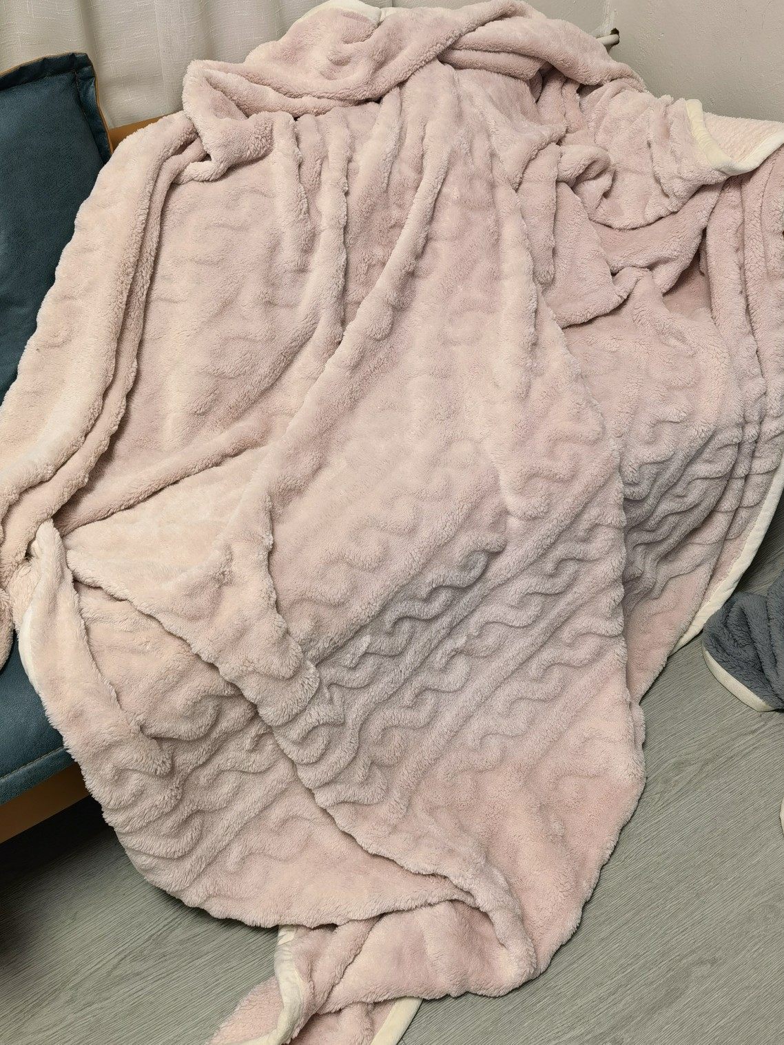 新品特惠200*230CM北极绒粉色雕花沙发盖毯夏季保暖薄被子莫兰迪