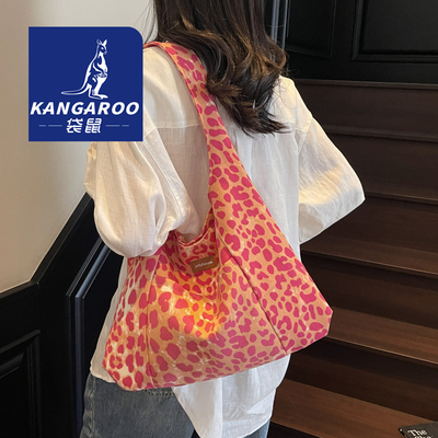 158小个子能斜跨的莓粉豹纹包包~