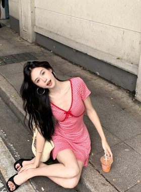 红色格子v领短袖连衣裙女装夏季蝴蝶结辣妹短裙显身材收腰a字裙子