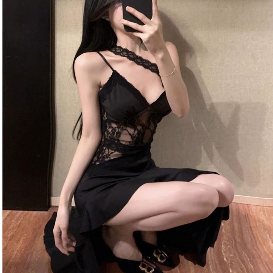 夏季纯欲性感不规则蕾丝掐腰小黑裙子赫本风黑色斜肩吊带连衣裙女