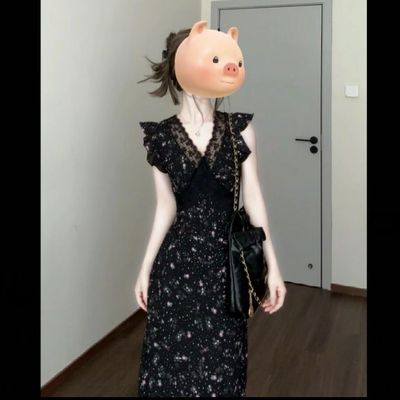 黑色蕾丝拼接碎花连衣裙夏季度假风法式气质独特漂亮斜裁掐腰长裙