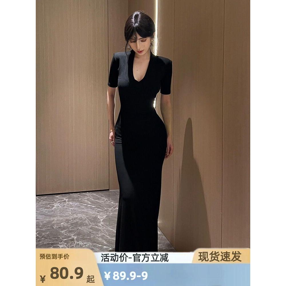 黑色V领短袖连衣裙女夏季纯欲风褶皱修身裙子显身材收腰包臀长裙