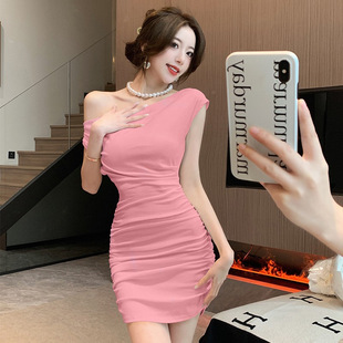 气质连衣裙子女夏季 斜领露肩褶皱性感紧身包臀裙辣妹短裙 2025新款