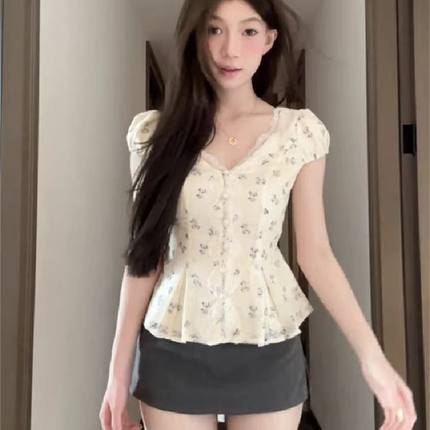 法式茶歇蕾丝花边V领短袖衬衫女夏季甜美风刺绣碎花掐腰显瘦上衣