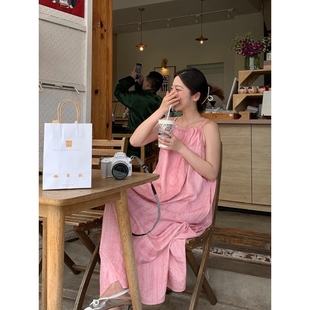 海边度假沙滩连衣裙挂脖设计感小众裙子 新款 粉色吊带长裙女装 夏季