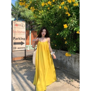 海边度假性感露背吊带连衣裙女夏季 宽松a字裙温柔黄色长裙子 新款