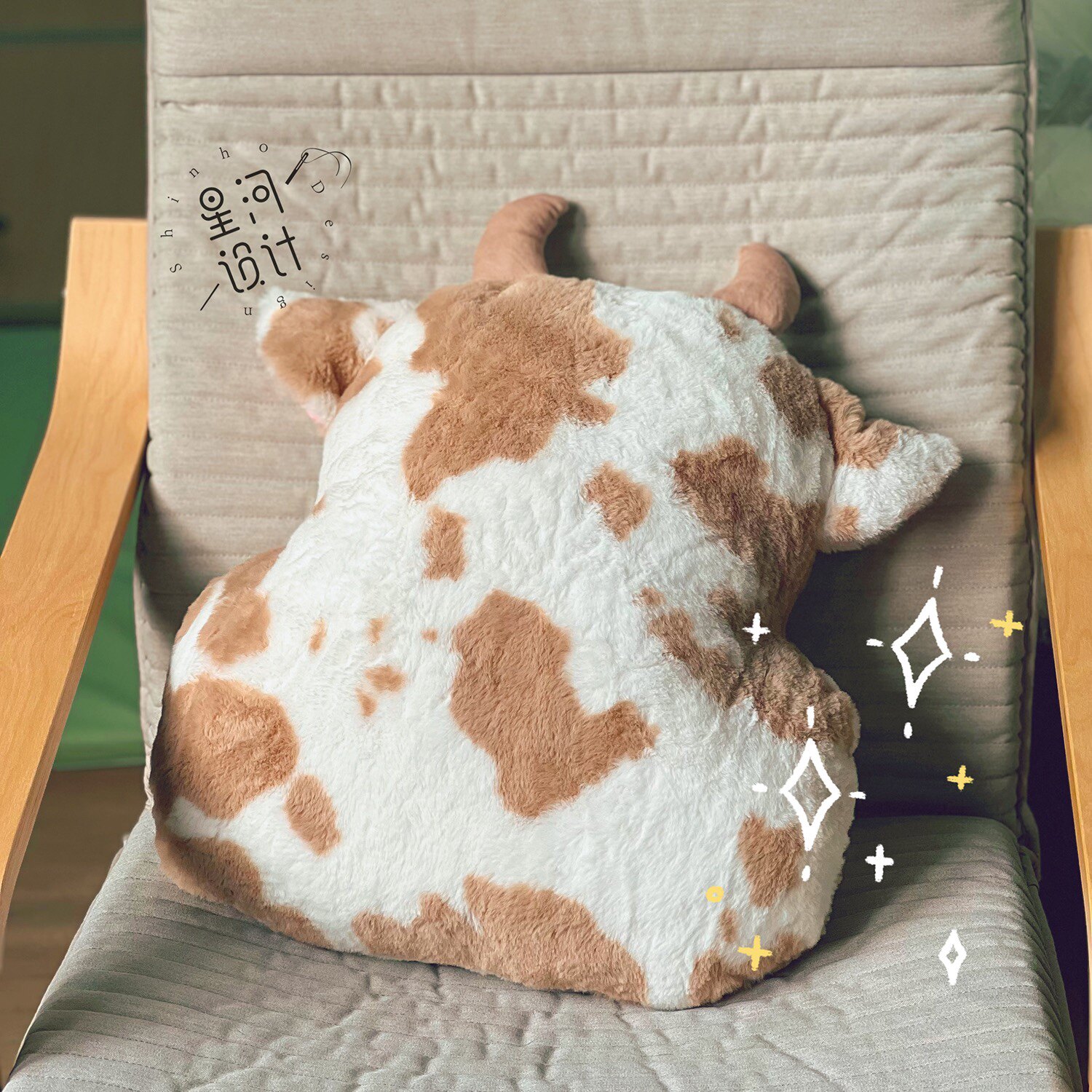 原创星河设计奶茶牛牛软萌毛绒抱枕居家靠垫午睡枕学生上班软垫