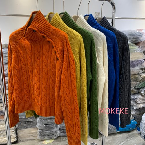 韩系新款设计感斜边纽扣针织衫