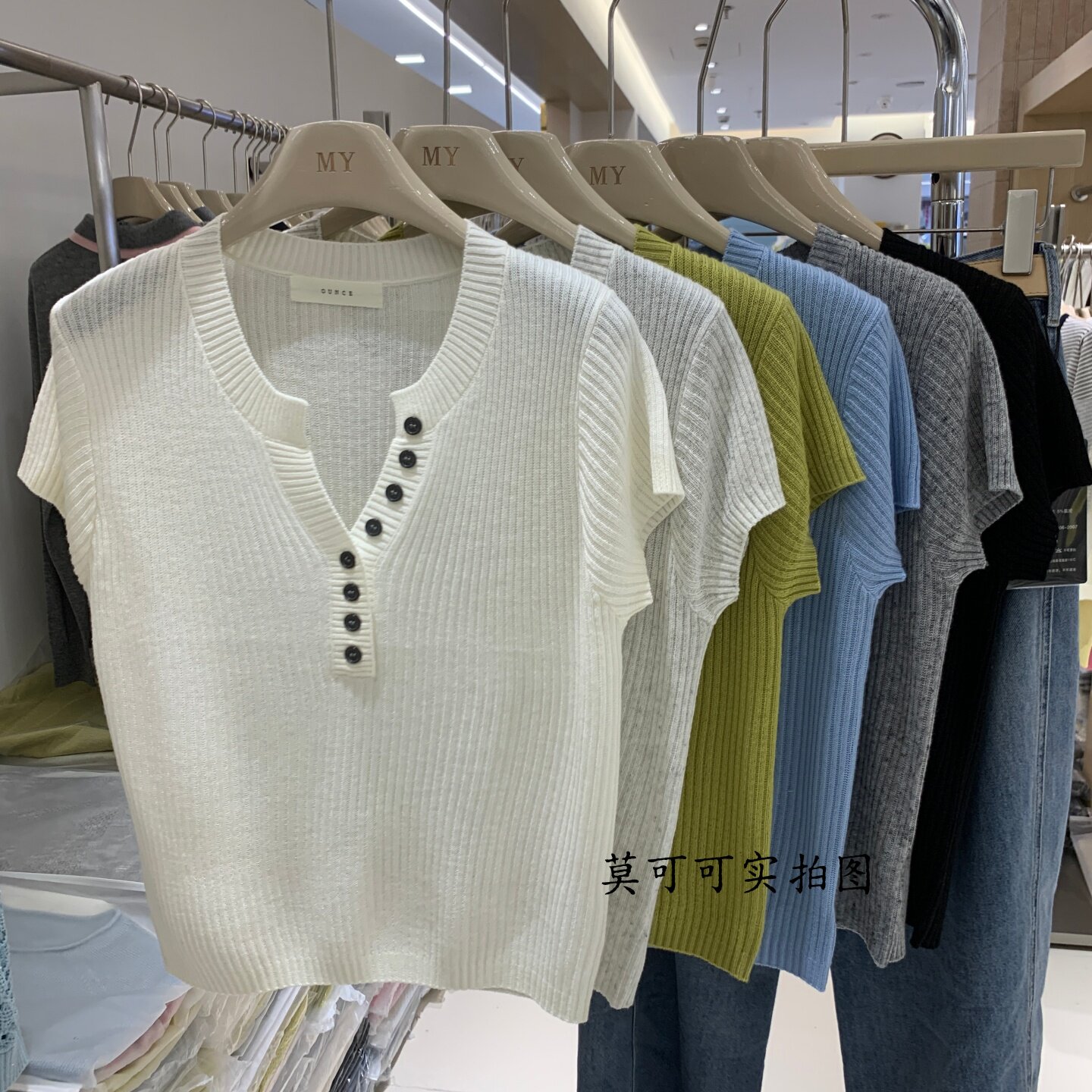 春夏新款剪刀领坑条女针织衫