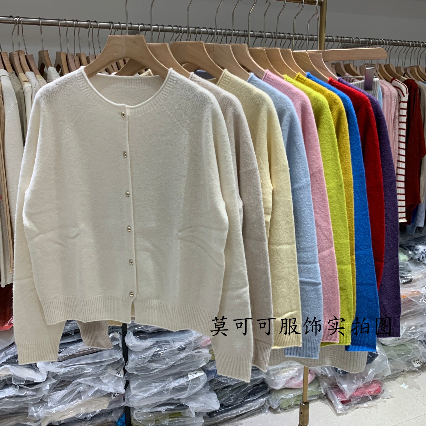 简约银扣无缝纯羊毛女针织开衫