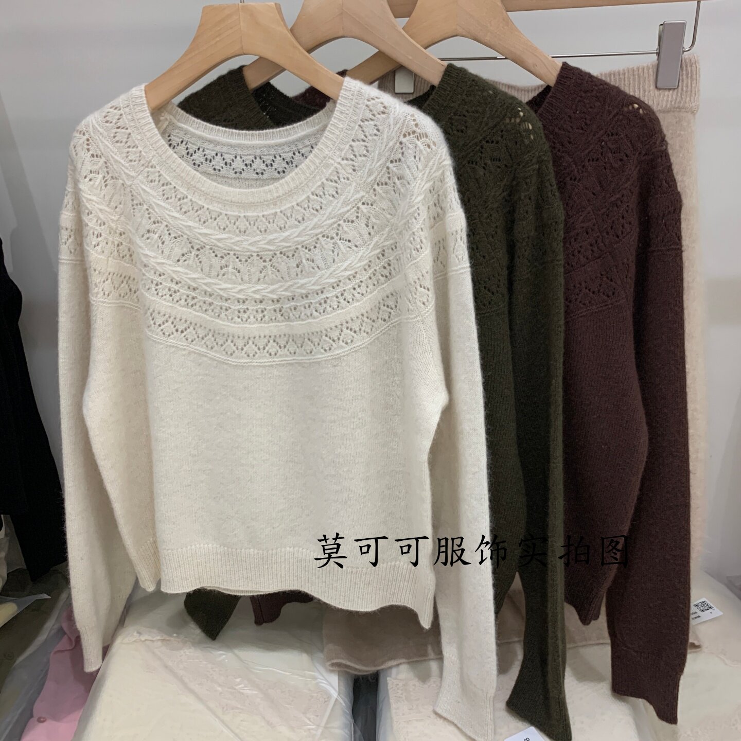 通勤圆领镂空钩花显瘦针织衫女