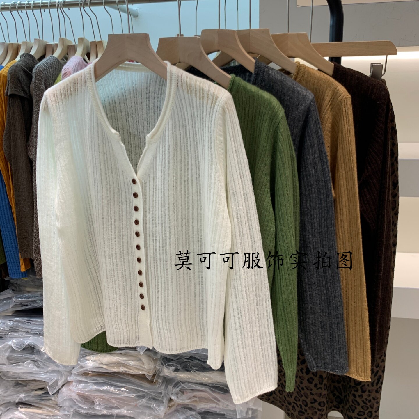 秋季洋气百搭镂空单排扣针织开衫