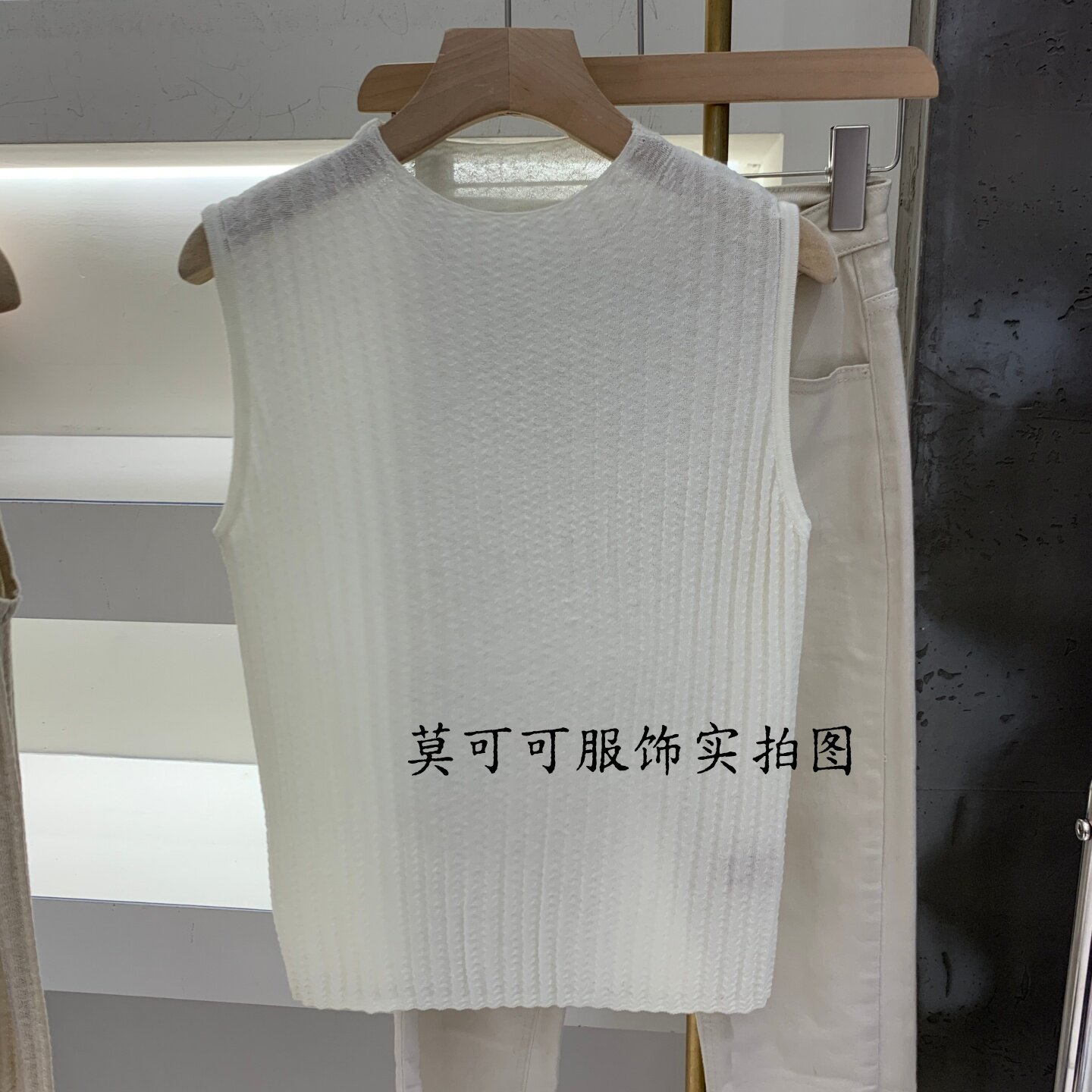 早秋麻花坑条半高领针织背心女