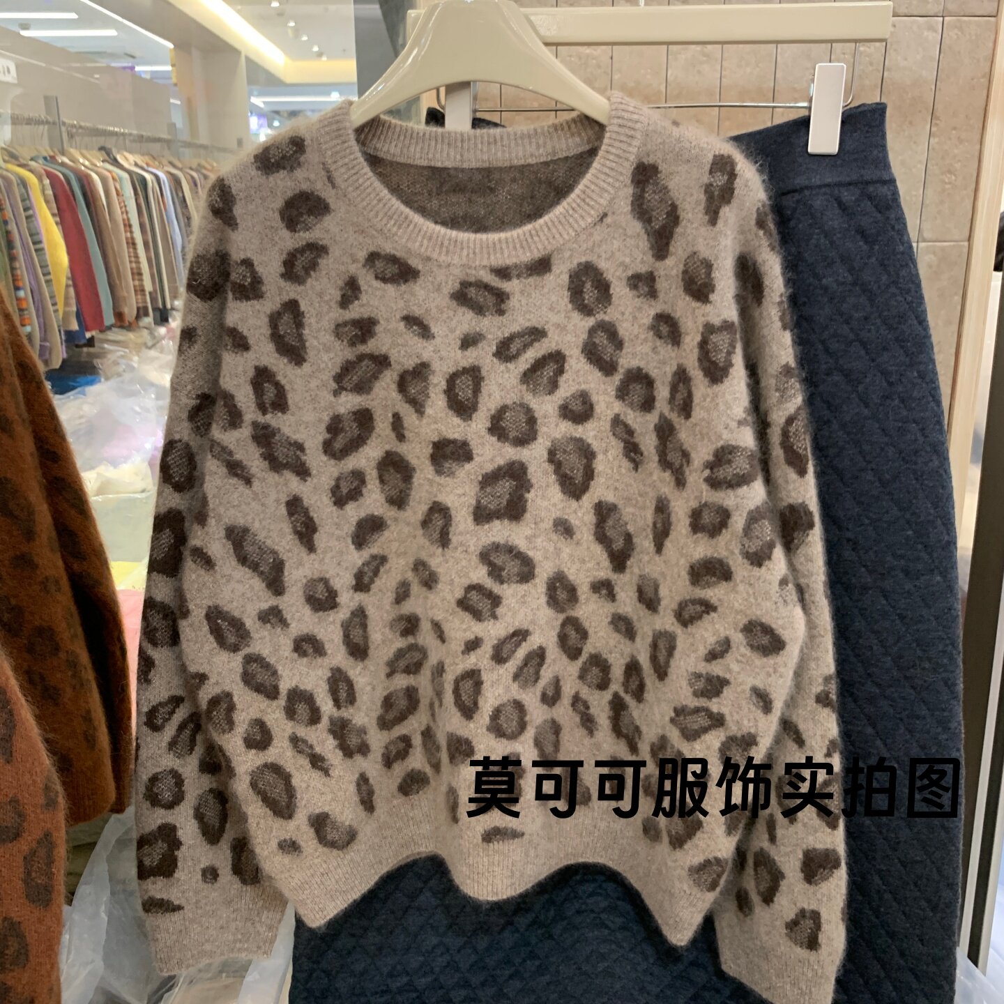 复古豹纹印花圆领宽松女针织毛衣