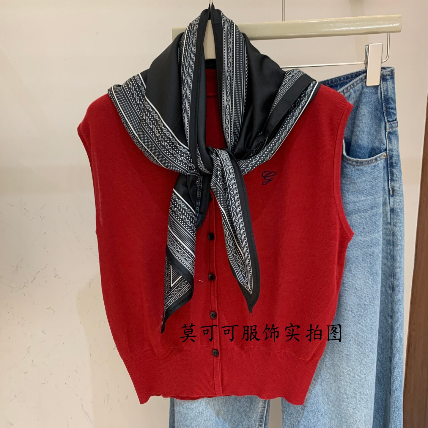 韩系V领丝巾无袖针织马甲女红