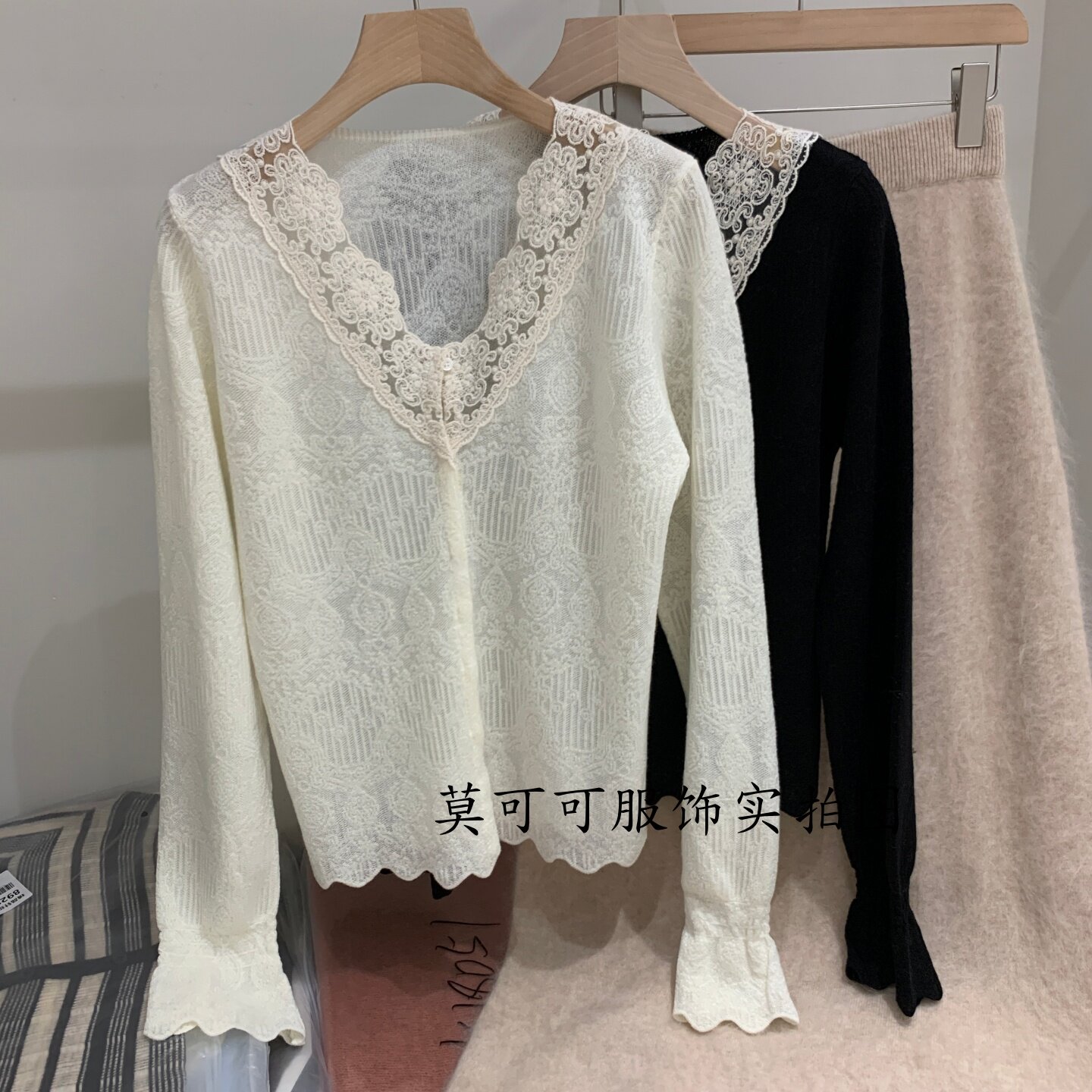 法式V领蕾丝钩花荷叶边针织衫女