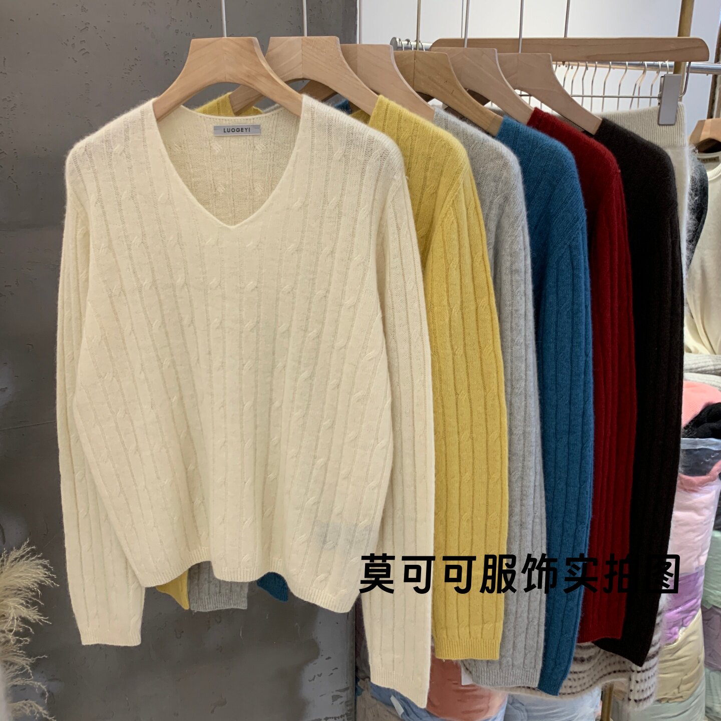 通勤简约V领软糯针织衫女