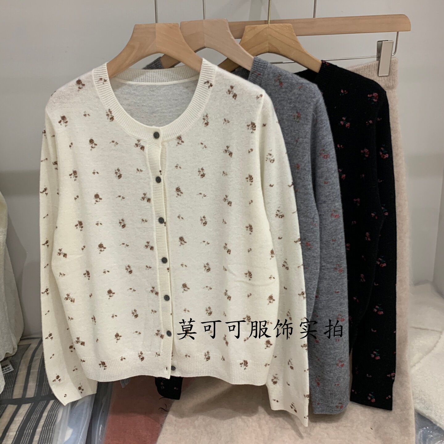 女纯羊毛圆领奶油碎花针织开衫