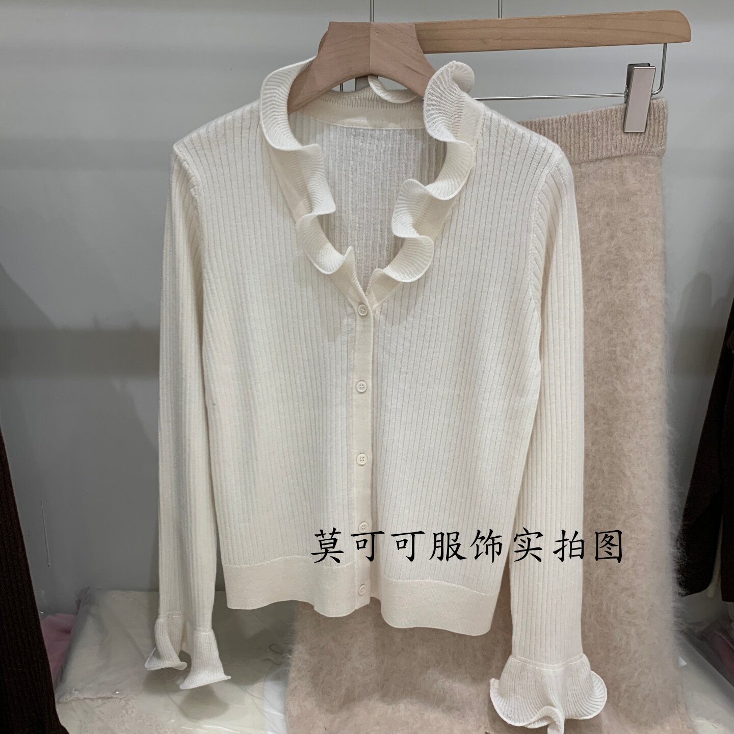 法式细羊毛V领木耳边针织开衫