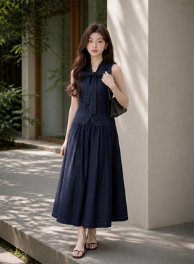 深蓝色牛仔套装女夏季温柔风系带无袖上衣搭配高腰百褶长裙两件套