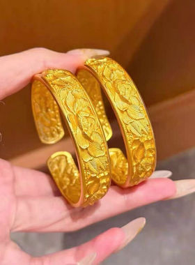 新款金色牡丹花手镯开口女宽面厚壁錾刻牡丹花手环越南沙金手镯女