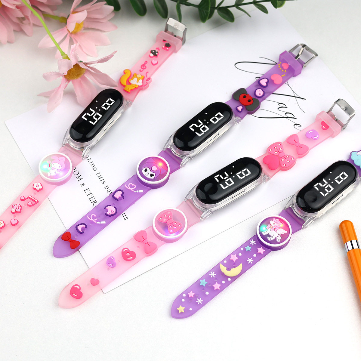 新款LED电子表小学生可爱立体卡通超人闪灯个性防水触屏手表硅胶
