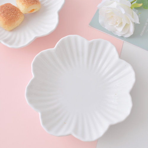 2021新款创意餐具白色陶瓷餐盘盘子碟子菜盘创意家用深盘花型盘