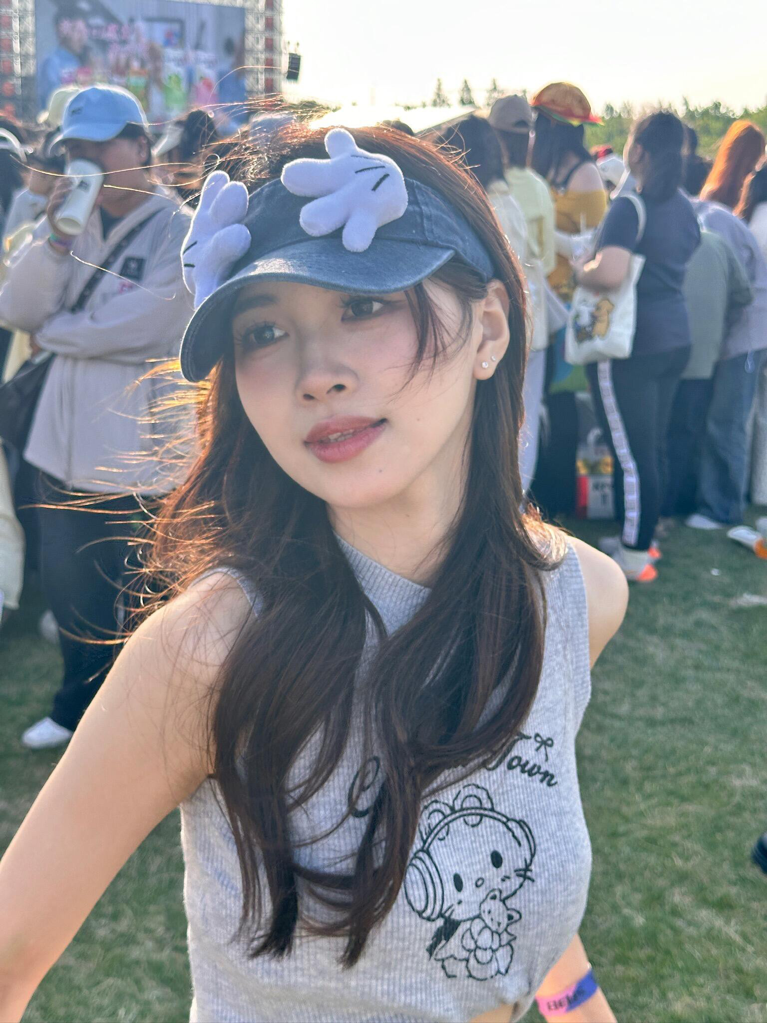 米奇手掌空顶牛仔帽2025新款ins潮卡通趣味小手掌防晒遮阳帽子女