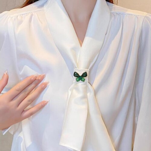 达令 绿水晶立体蝴蝶胸针 精致时尚轻型胸花2026年新款潮女士别针