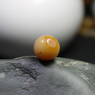 现货【珠玉珍藏】16mm新疆和田玉籽料黄沁圆珠独籽双面皮单珠顶珠