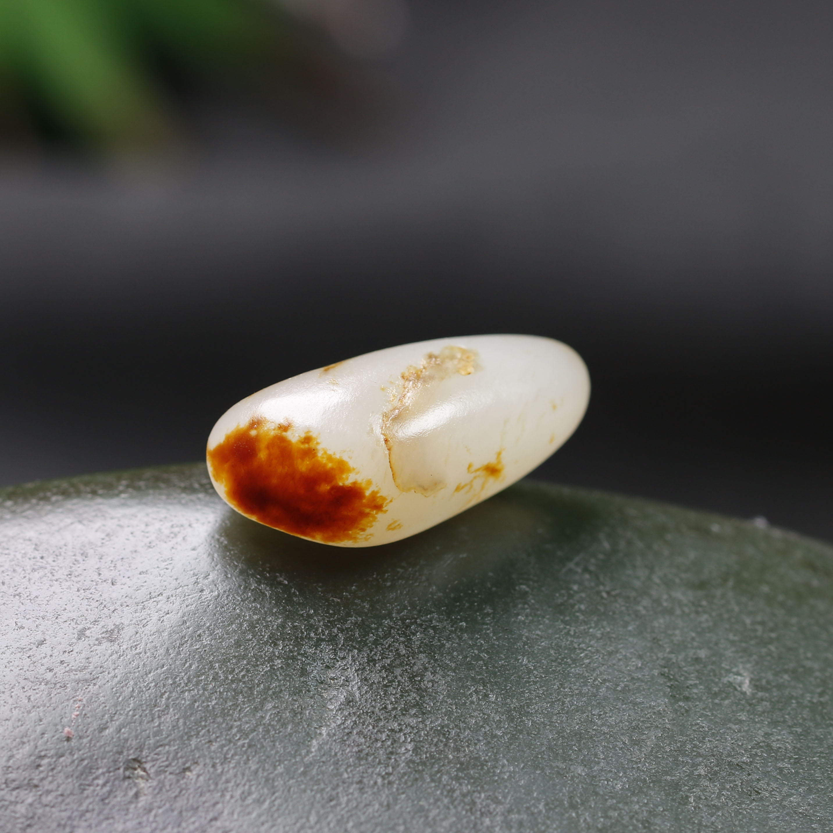 现货【珠玉珍藏】7克新疆和田玉籽料红皮白玉原石独籽及红皮玩料