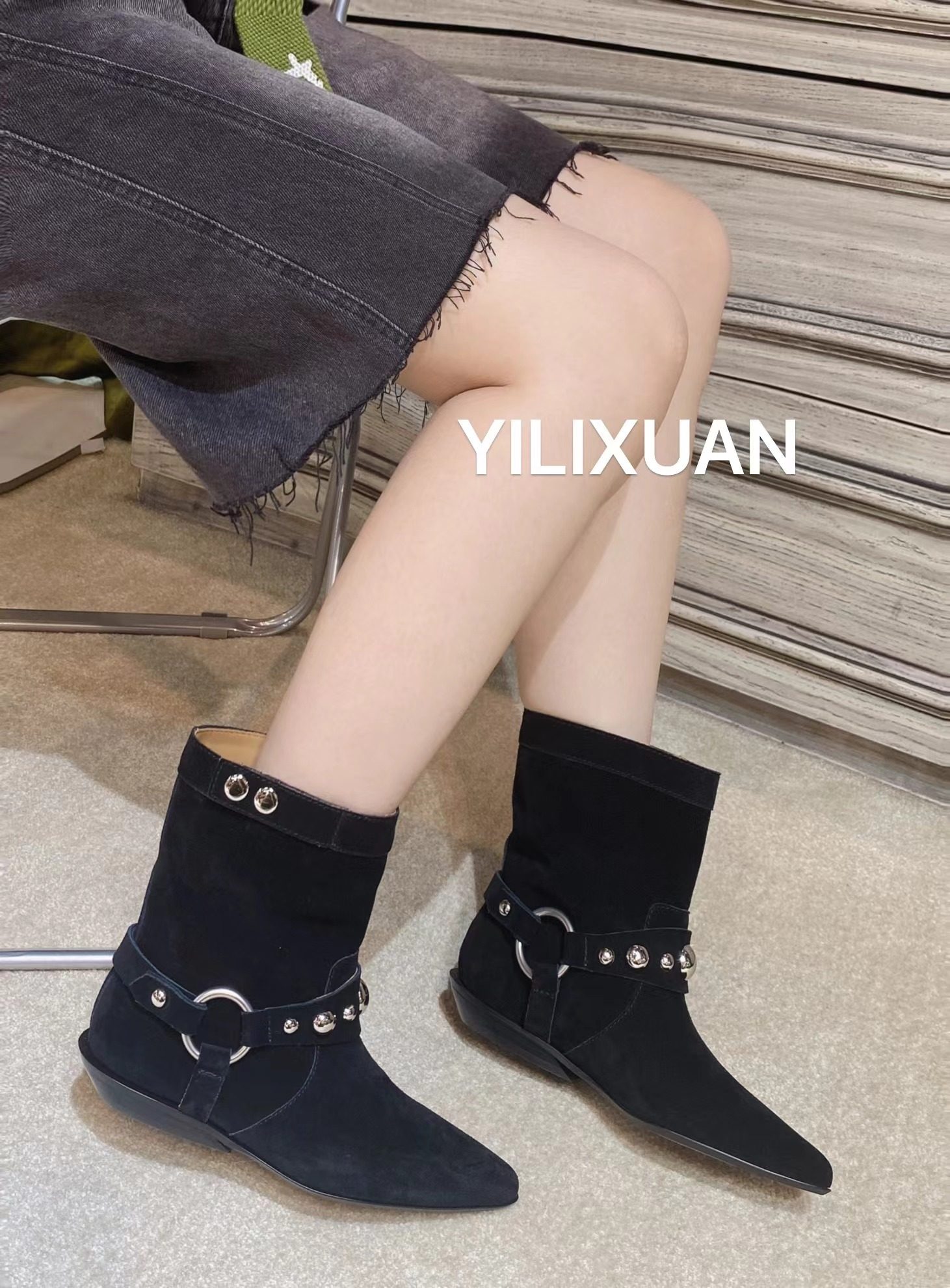 伊丽宣麂皮铆钉短靴女2024新时装靴