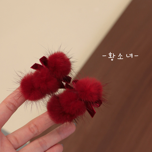 黄小妞酒红色貂毛球儿童发夹洋气气质小女孩侧边夹新年碎发夹头饰