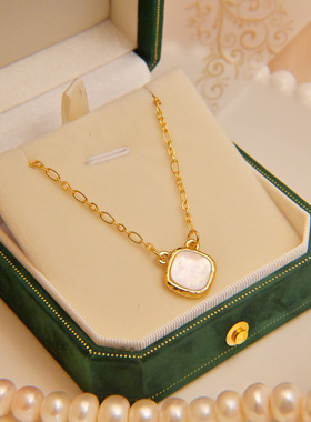 法式级感小众贝母项链女百搭轻奢方形天然贝壳吊坠锁骨链小香风