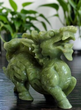 手工岫玉雕刻貔貅摆件镇宅招财