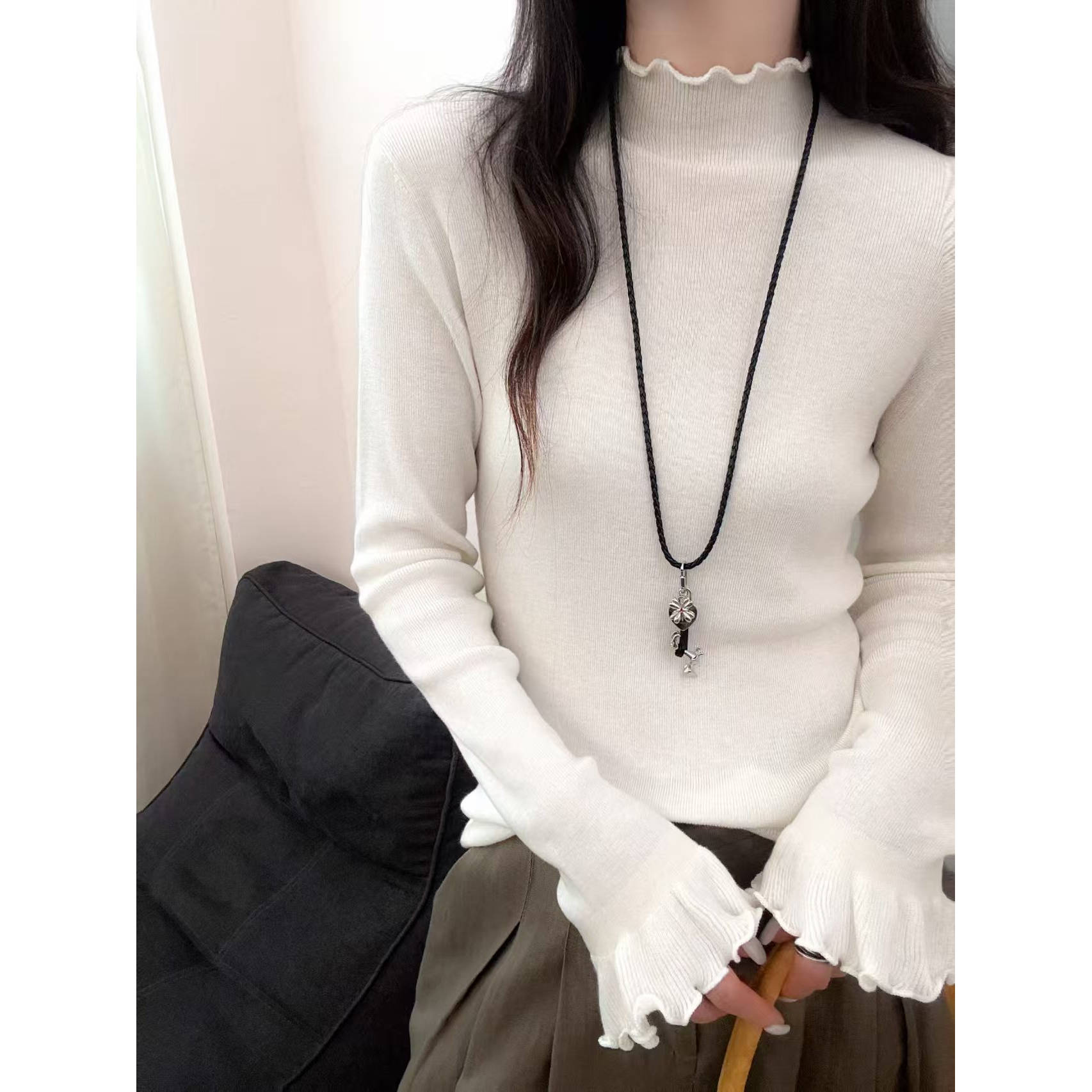 白色高领荷叶边针织衫女长袖修身显瘦毛衣上衣