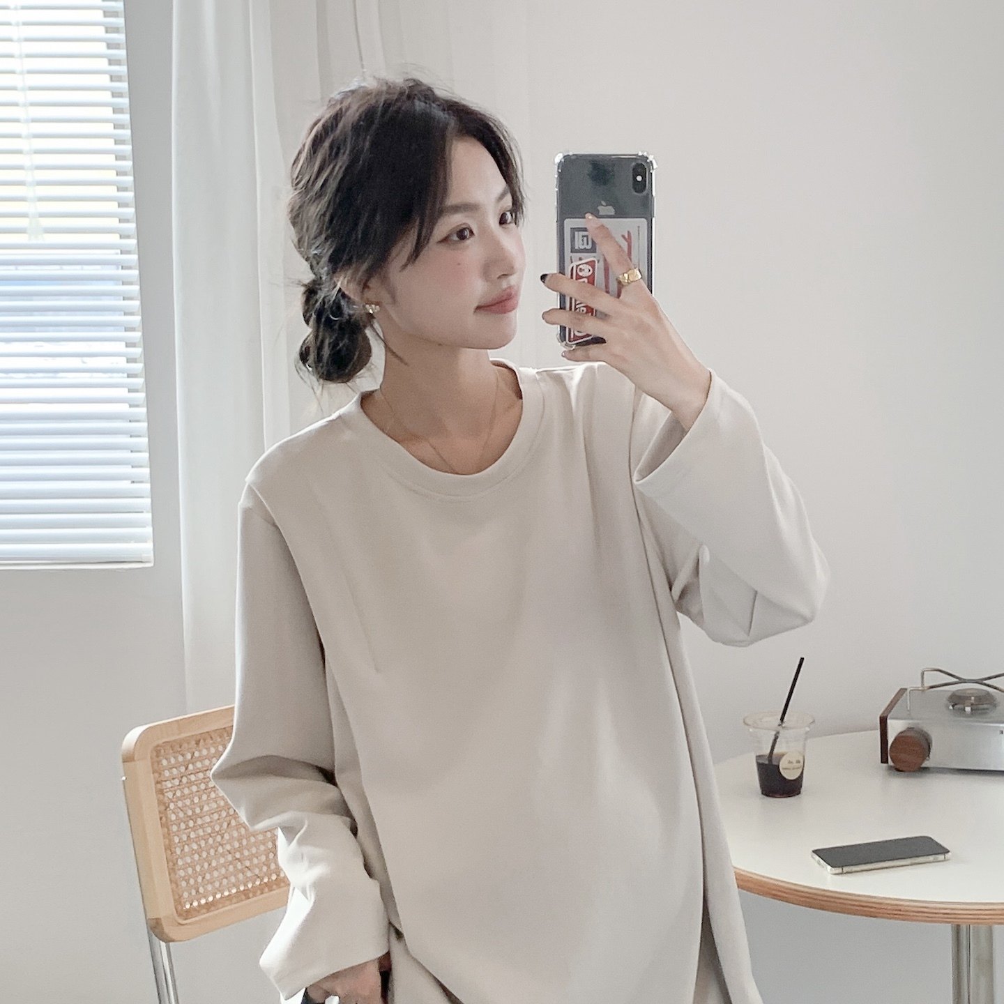 孕妇装韩版时尚洋气外穿大码宽松上衣中长款遮肚子秋冬季长袖圆领